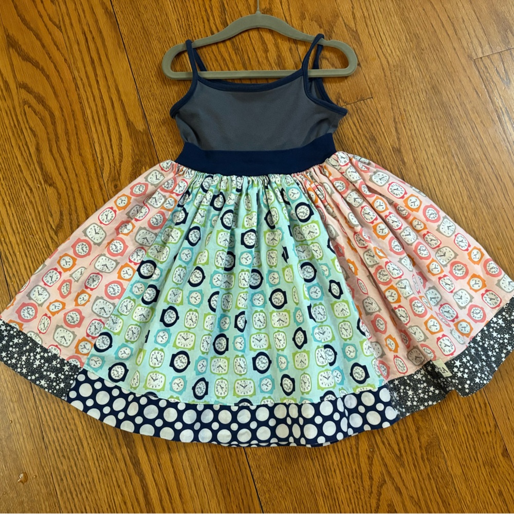 Kpea dress size 5 with clocks